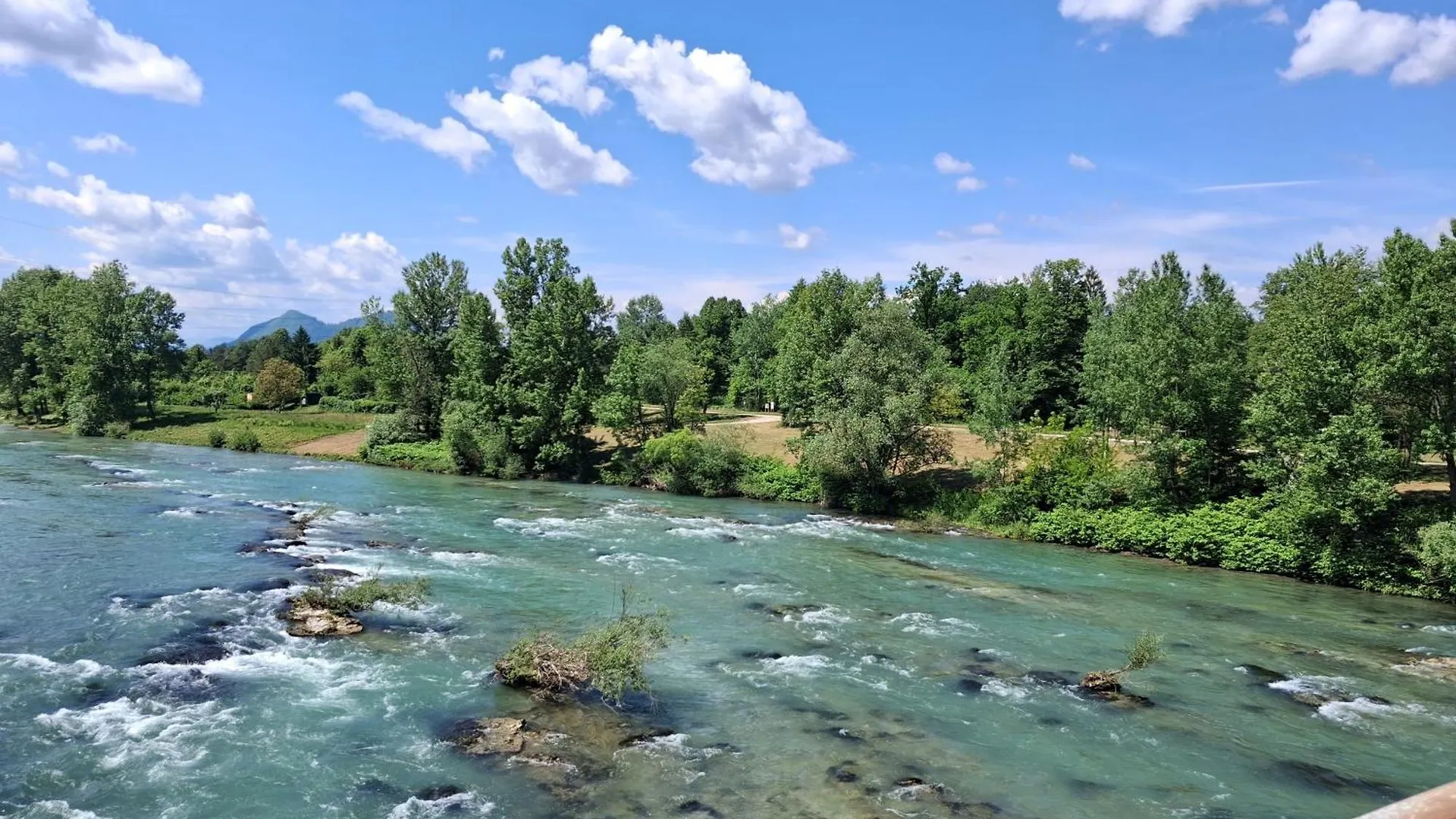 אתר קמפינג Garden Room For Two People With Additional River Site To Put Up Your Tent Price Includes Two Bicycles For Amazing Views And Two Water Floats For Mega River Run Check My Video On Youtube By Writing How To Find And Use Your Accommodation In לובליאנה