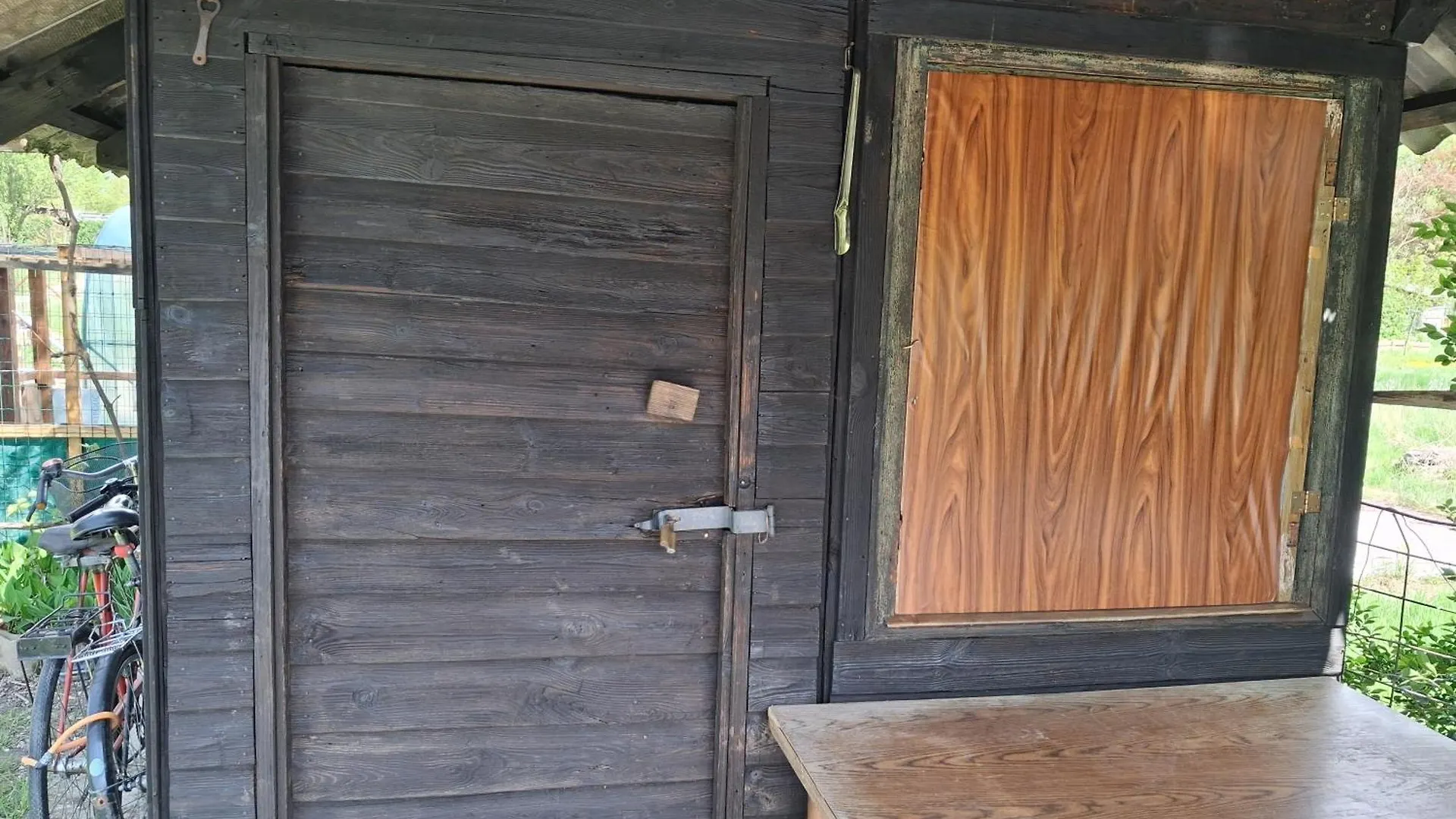 Garden Room For Two People With Additional River Site To Put Up Your Tent Price Includes Two Bicycles For Amazing Views And Two Water Floats For Mega River Run Check My Video On Youtube By Writing How To Find And Use Your Accommodation In Любляна Кемпинг